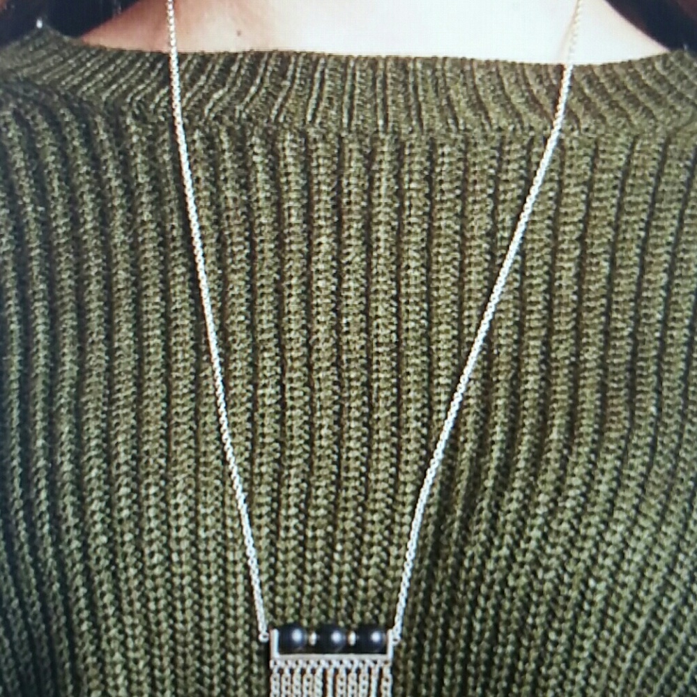 Round neck Long Sleeves Sweater - Picture 4 of 7